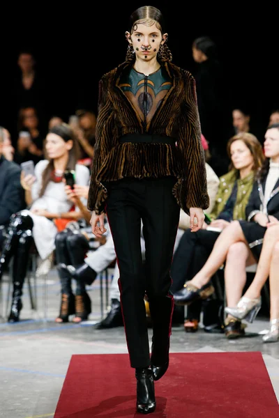 Look 35